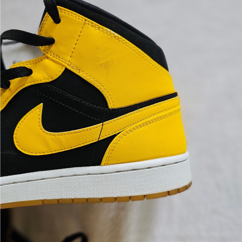 Jordan Black and Yellow Label Athletic Shoes - Picture 14 of 15